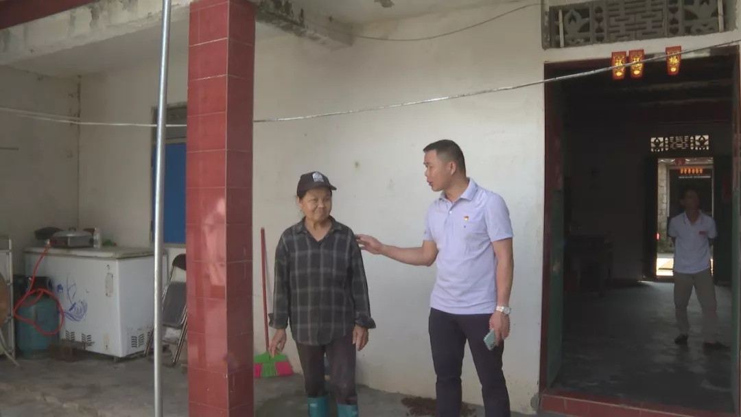 屯昌新兴镇洁坡村委会驻村第一书记王国成：为村民办好事实事是他的驻村使命