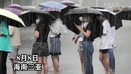 视频丨雨中排队做核酸也要整整齐齐，这就是我们三亚人的坚强（雨中做核酸检测）