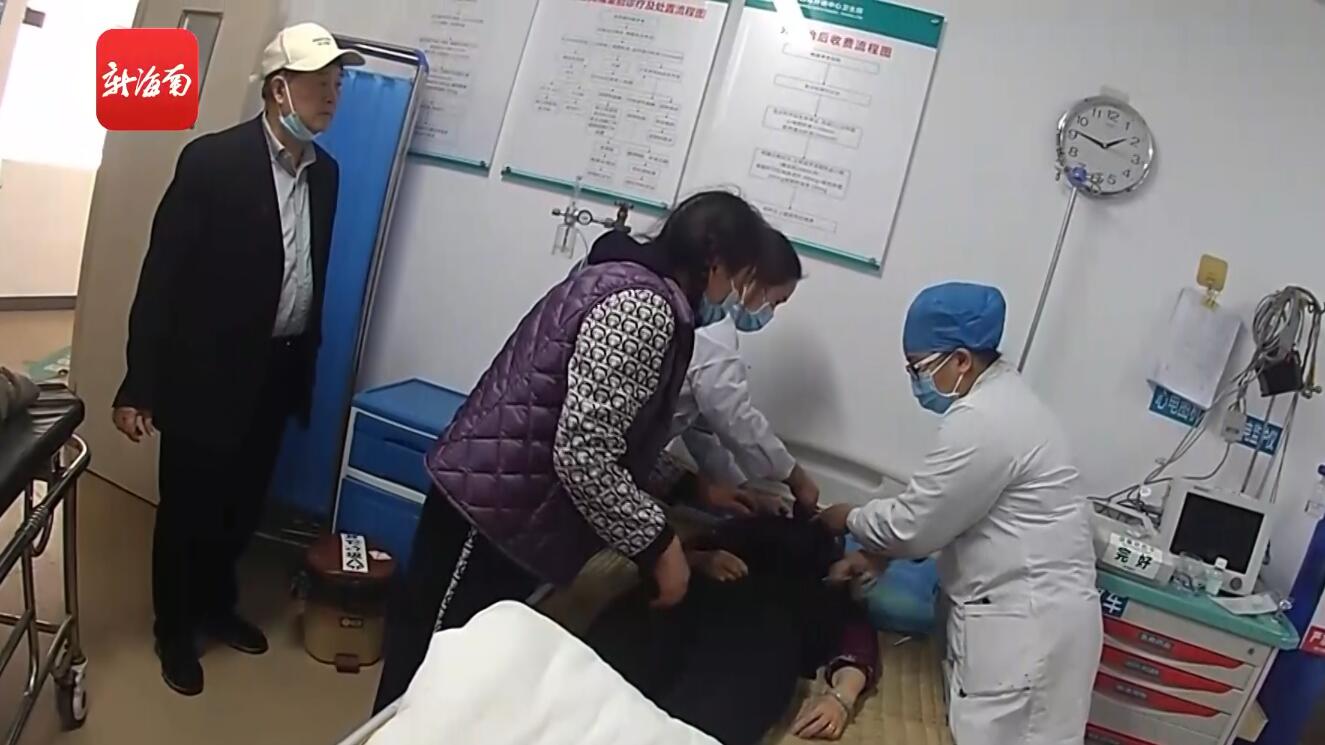 八旬老人在高铁站突发晕厥 儋州铁警开启“狂飙”送医模式（老人在高铁站摔伤高铁站有责任吗）