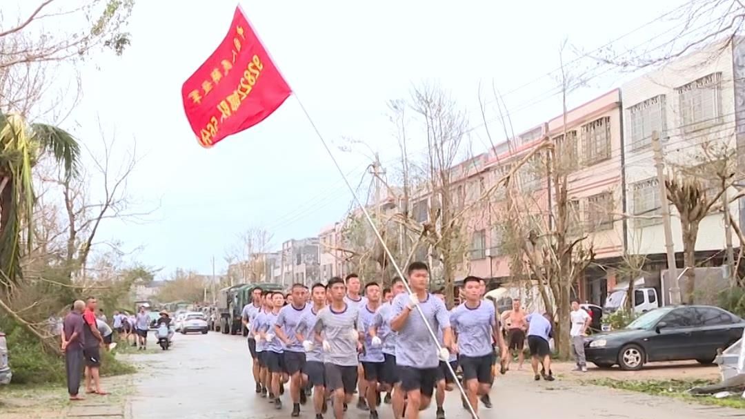 视频 | 海军某部官兵出动300人 积极参与文昌翁田救灾（1965年海南文昌翁田抓美国飞行员）