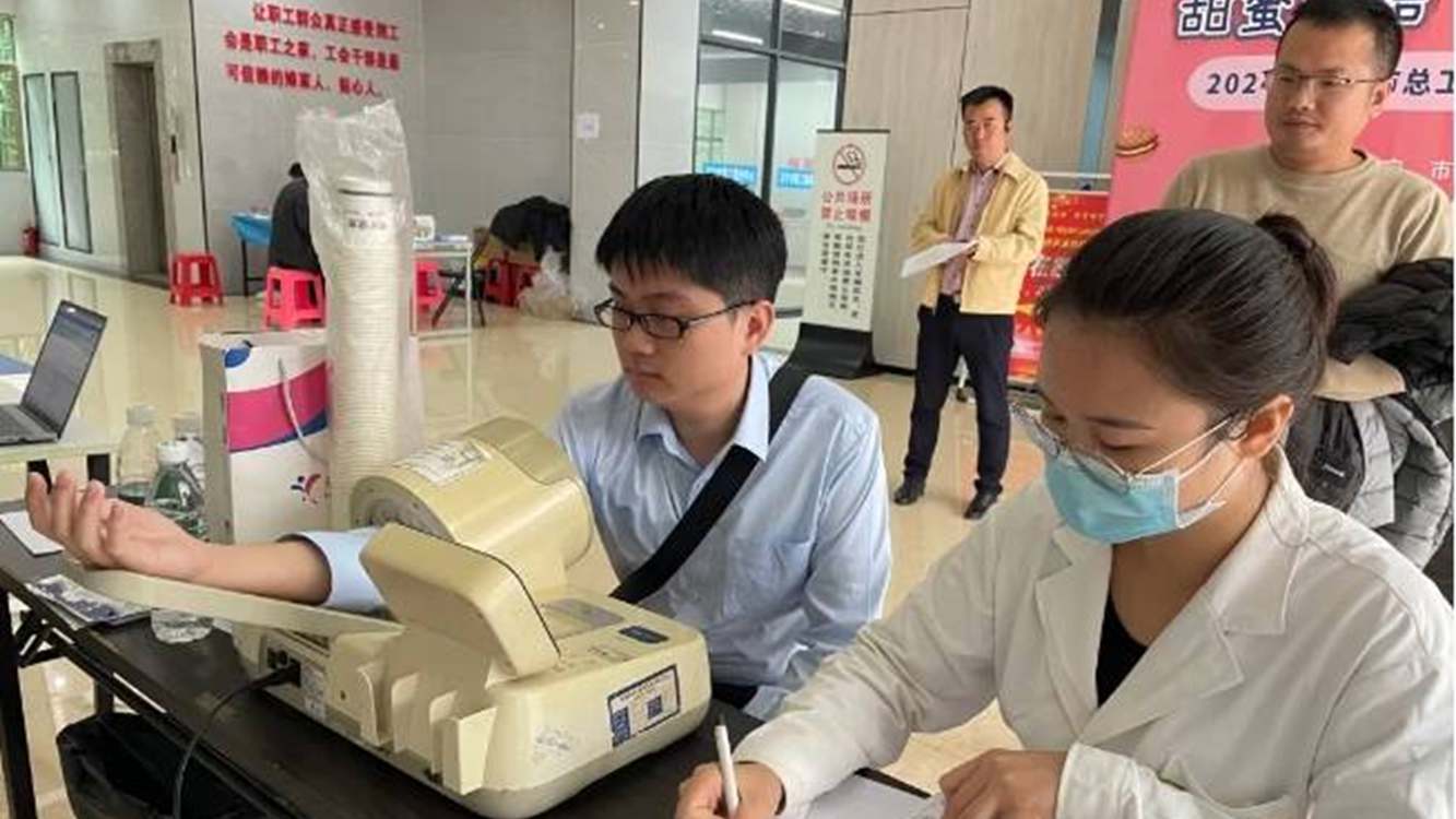 椰视频 | 万宁为250名一线职工提供免费健康体检服务（万宁体检中心）