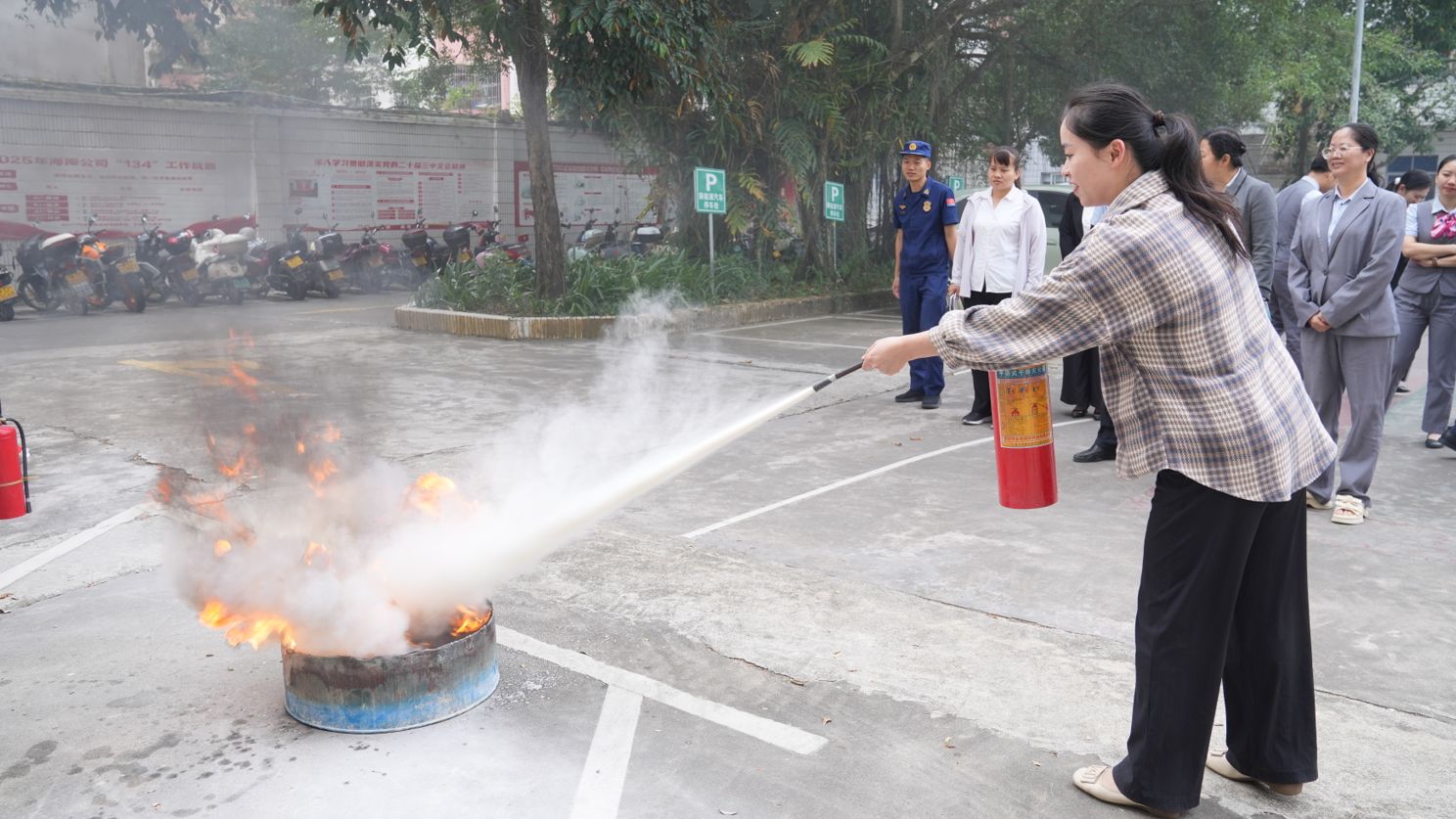保亭举办“消防嘉年华” 提升全民消防意识